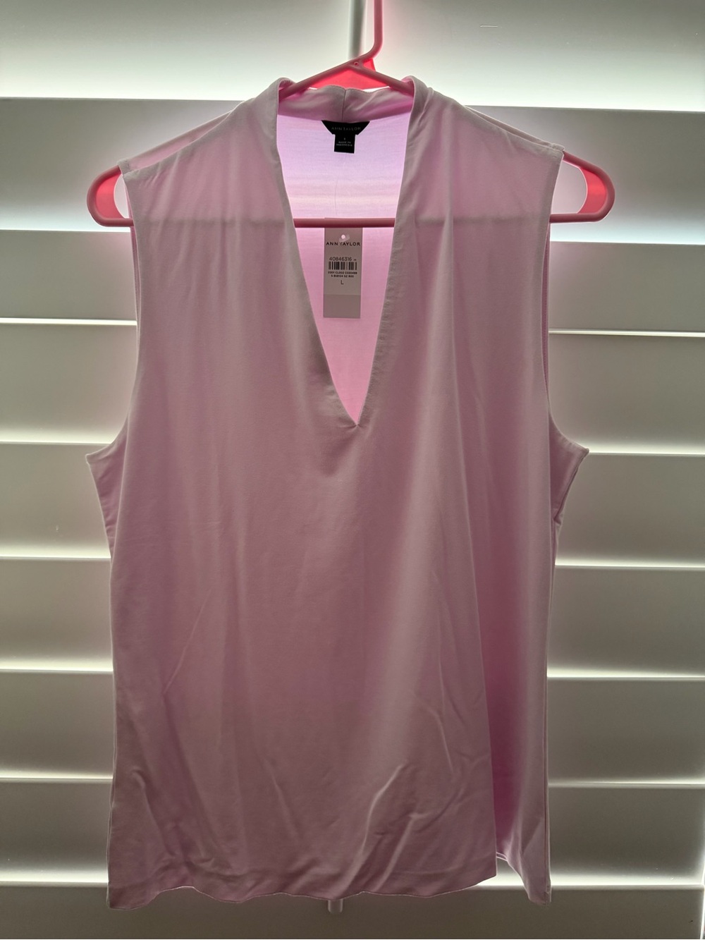 Ann Taylor Light Pink Sleeveless V-Neck Top